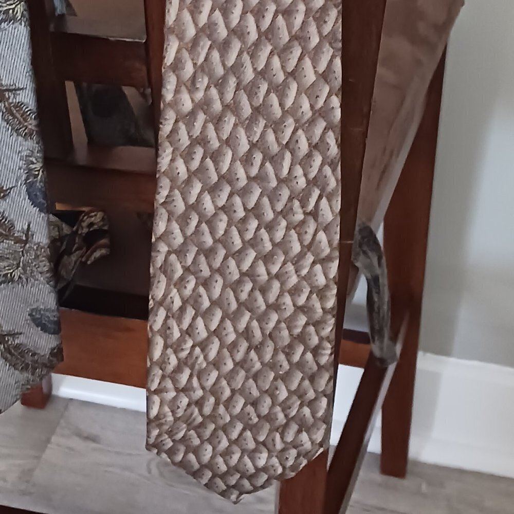 MANS ROBERT TALBOTT NECKTIE